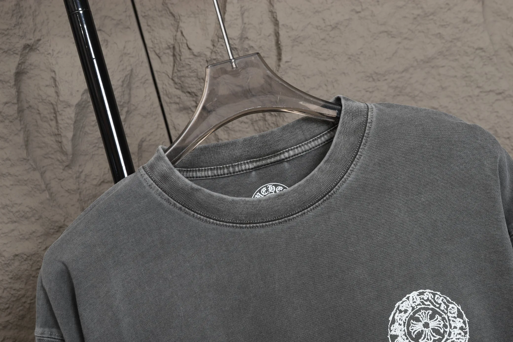 🅿️280 High-quality 25803 2025 early autumn new release🔥 Croxin washed distressed disc length T, 270g high weight double yarn plain fabric, and both the fabric and the garment have been washed, which is equivalent to two washing processes to prevent shrinkage.